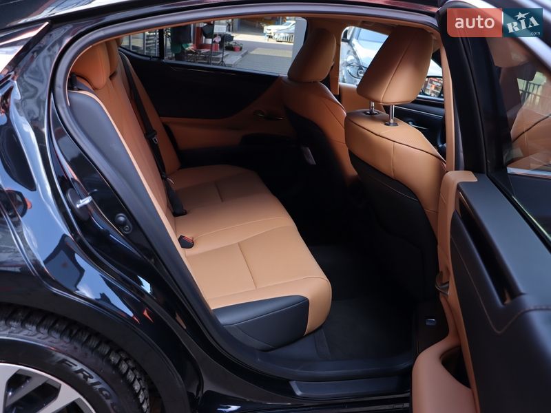 Седан Lexus ES 2022 в Львове