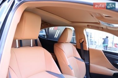 Седан Lexus ES 2022 в Львове