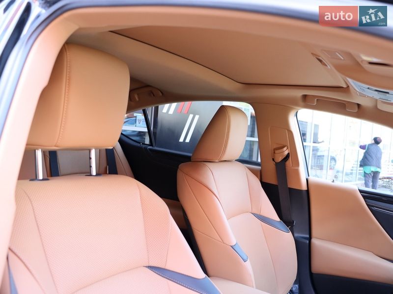Седан Lexus ES 2022 в Львове