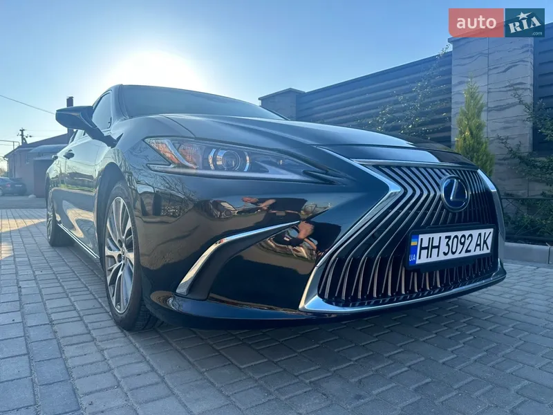 Lexus ES 2020