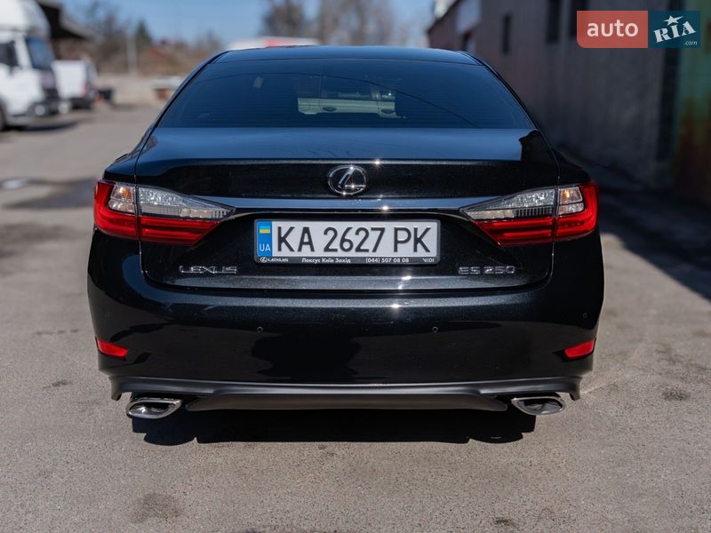 Седан Lexus ES 2018 в Киеве