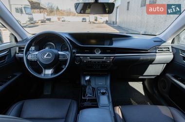 Седан Lexus ES 2018 в Киеве
