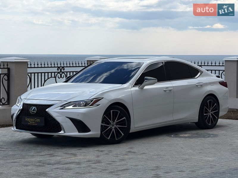 Lexus ES 2022