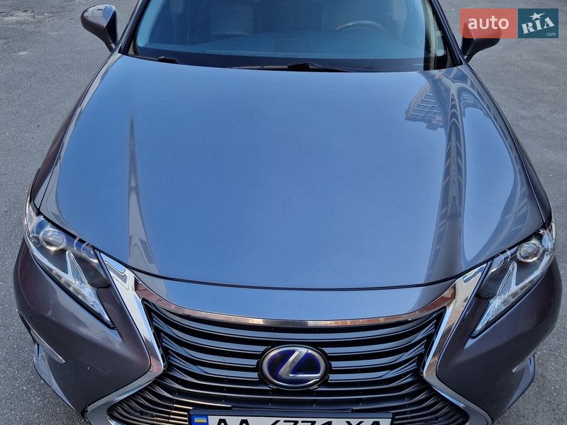 Седан Lexus ES 2015 в Киеве