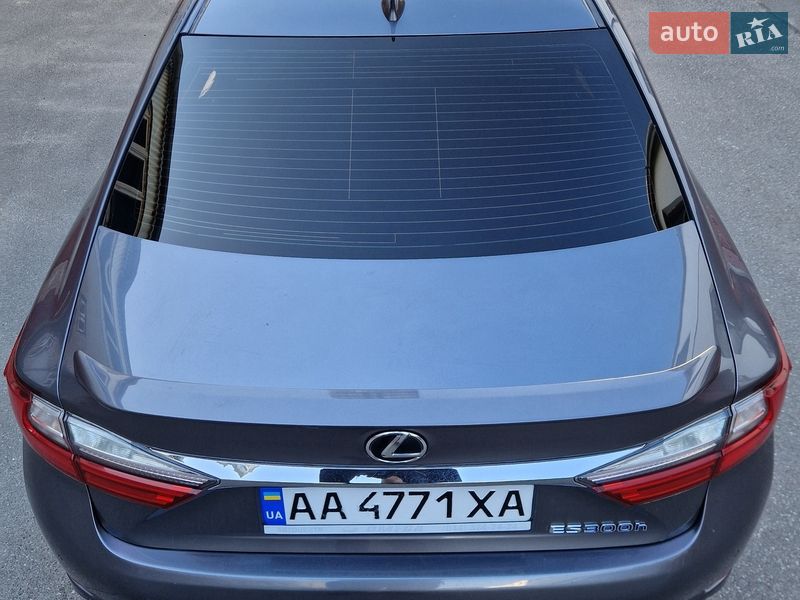 Седан Lexus ES 2015 в Киеве