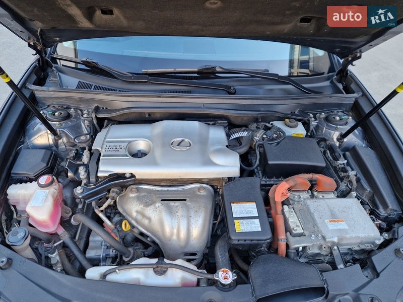 Седан Lexus ES 2015 в Киеве
