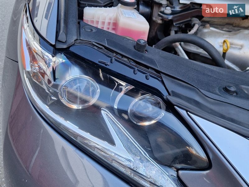 Седан Lexus ES 2015 в Киеве