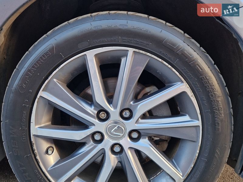 Седан Lexus ES 2015 в Киеве