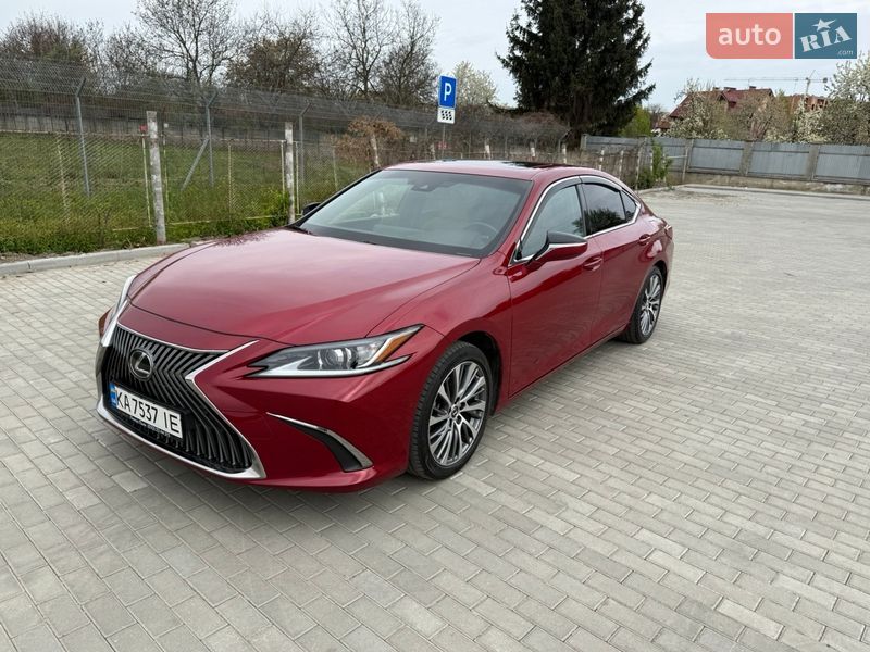 Седан Lexus ES 2020 в Ужгороде