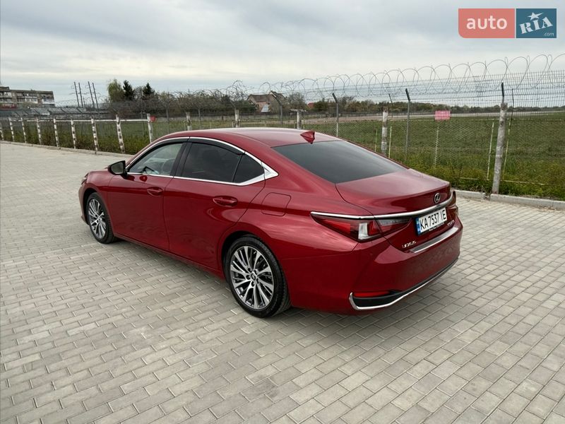 Седан Lexus ES 2020 в Ужгороде