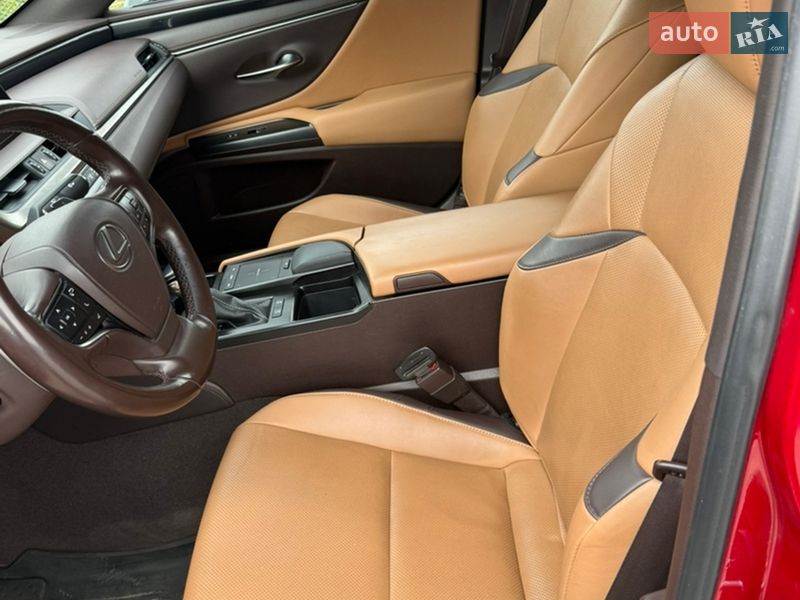 Седан Lexus ES 2020 в Ужгороде