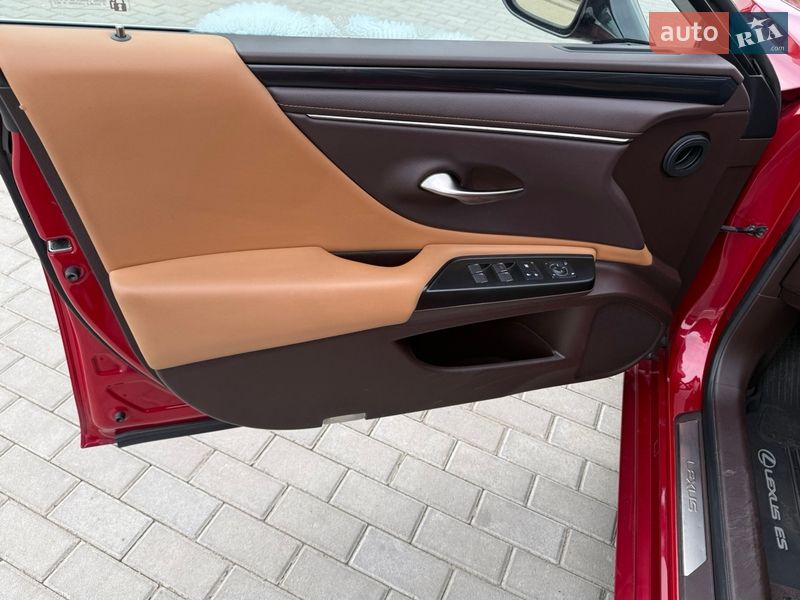 Седан Lexus ES 2020 в Ужгороде