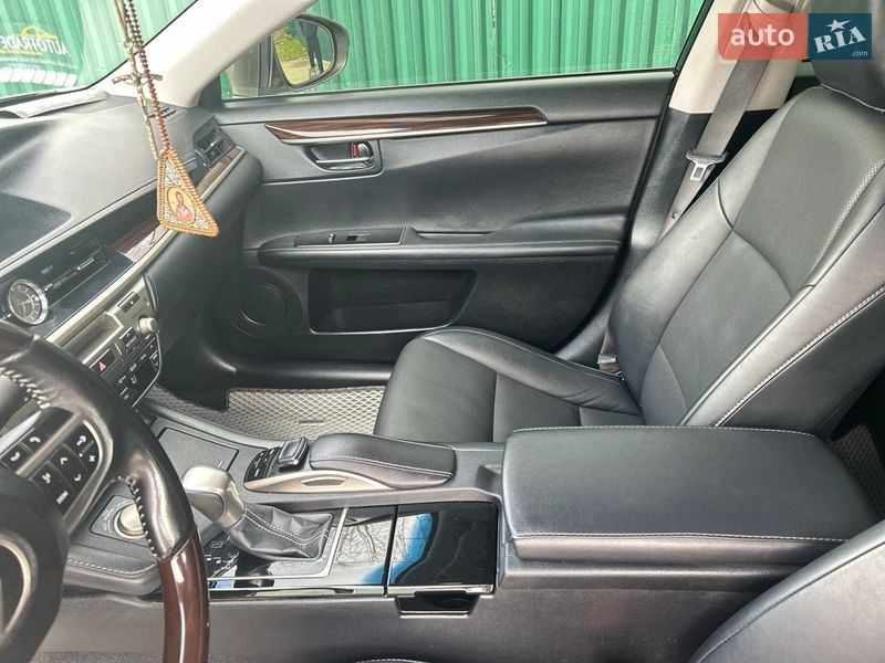 Седан Lexus ES 2017 в Киеве
