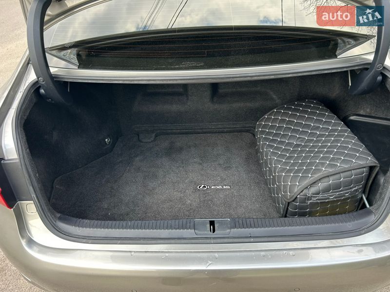 Седан Lexus ES 2017 в Киеве