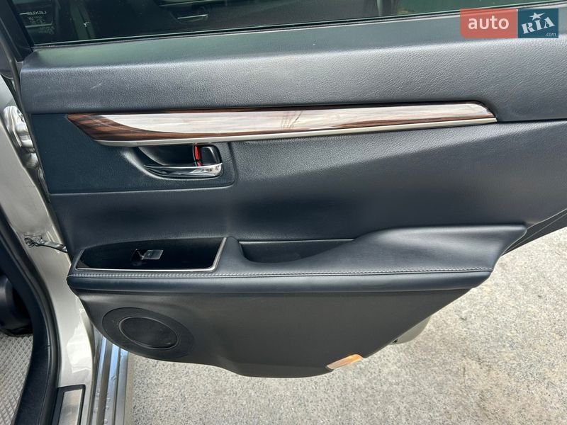 Седан Lexus ES 2017 в Киеве