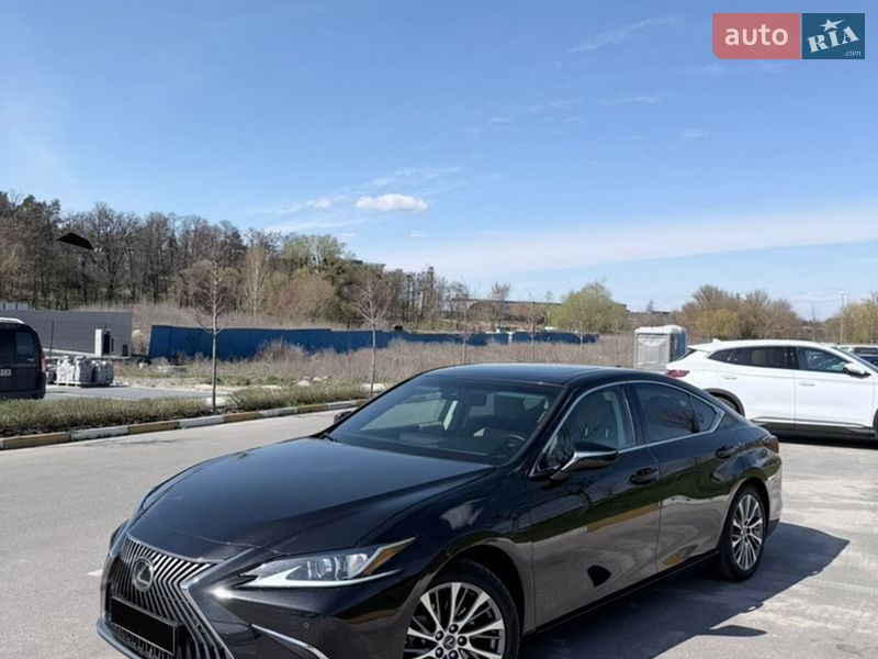 Седан Lexus ES 2019 в Киеве