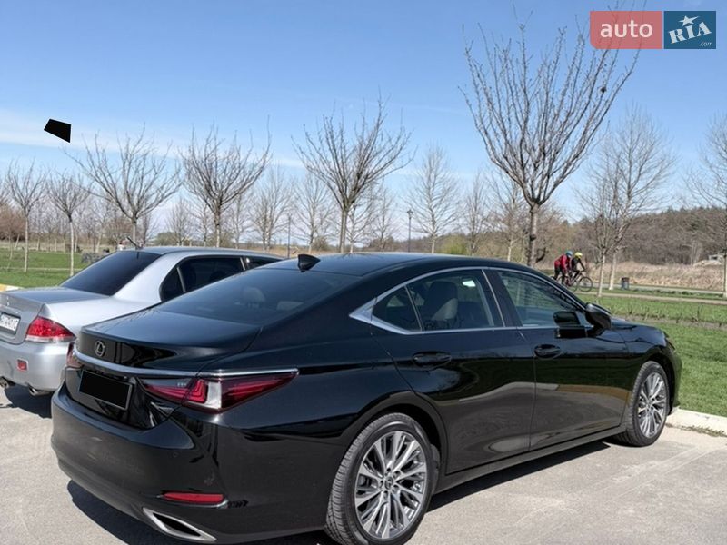 Седан Lexus ES 2019 в Киеве
