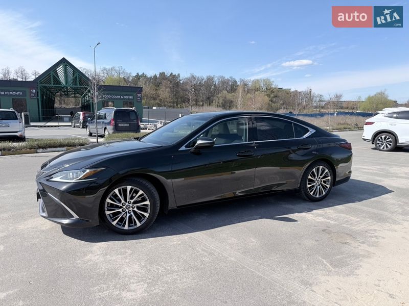 Седан Lexus ES 2019 в Киеве