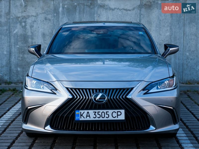Lexus ES 2020