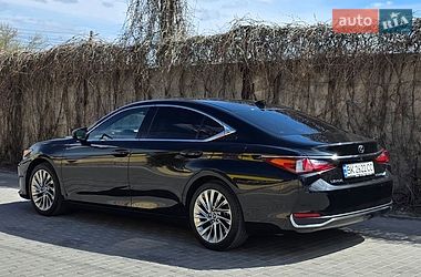Седан Lexus ES 2018 в Ровно