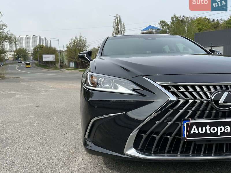 Седан Lexus ES 2023 в Києві