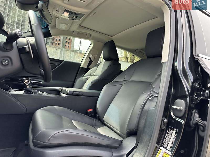Седан Lexus ES 2023 в Києві