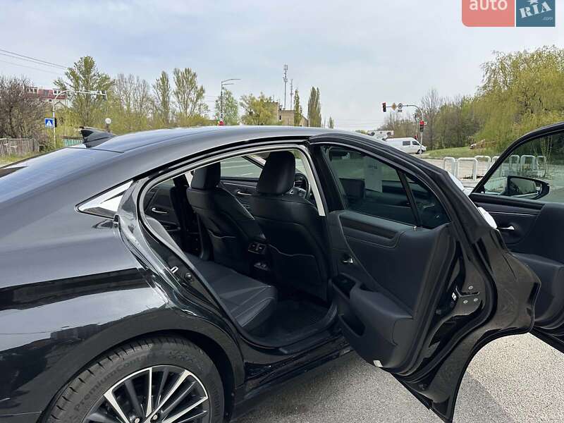 Седан Lexus ES 2023 в Києві