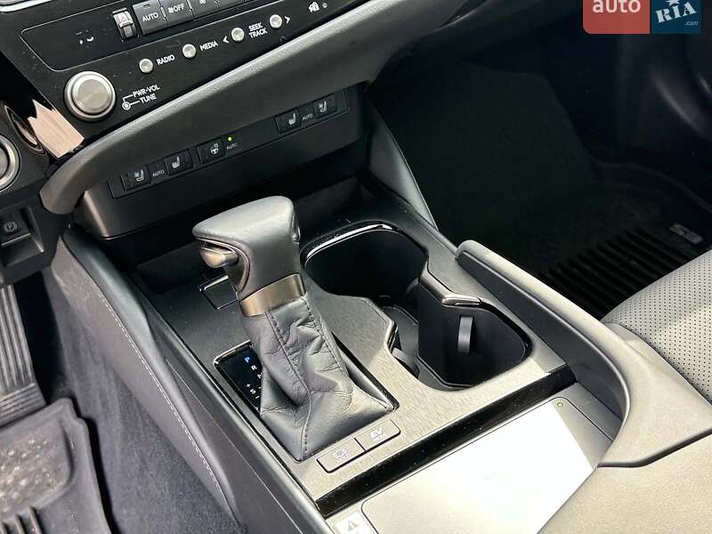 Седан Lexus ES 2023 в Києві