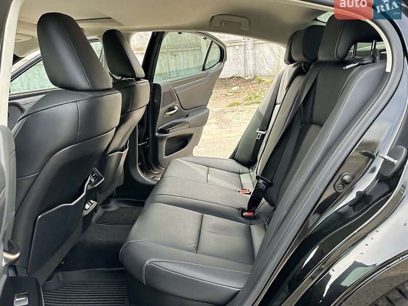 Седан Lexus ES 2023 в Києві