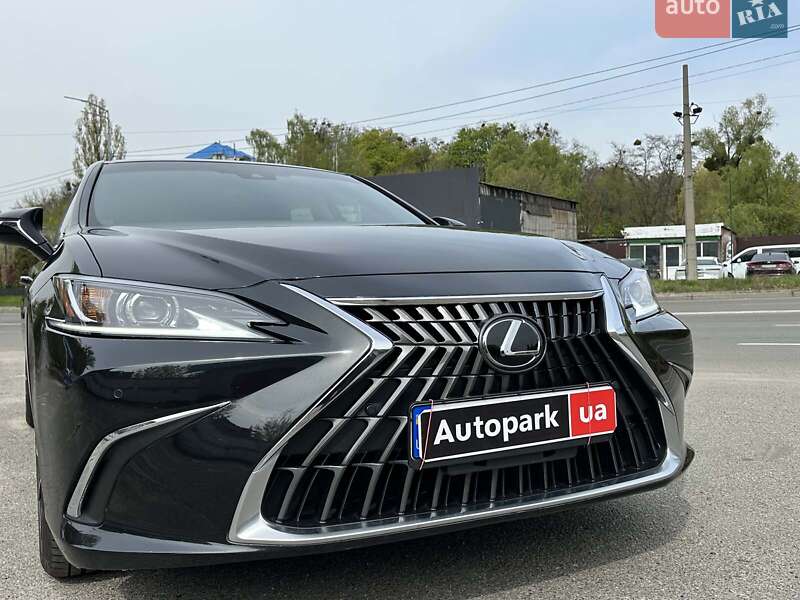 Седан Lexus ES 2023 в Києві