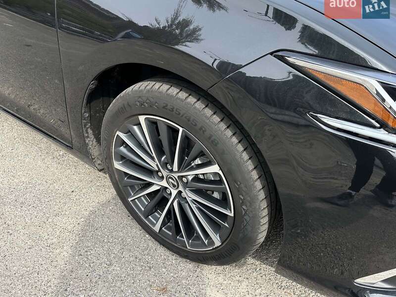 Седан Lexus ES 2023 в Києві