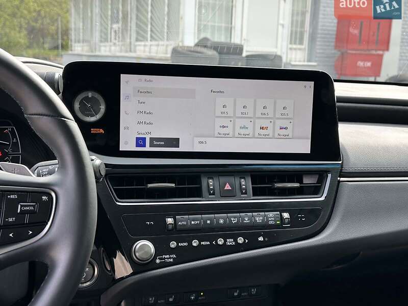 Седан Lexus ES 2023 в Києві