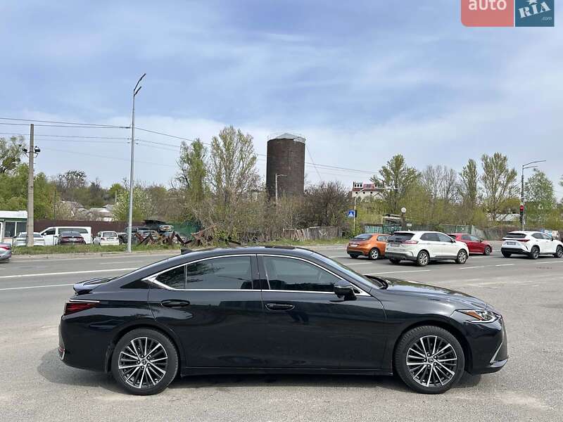 Седан Lexus ES 2023 в Києві