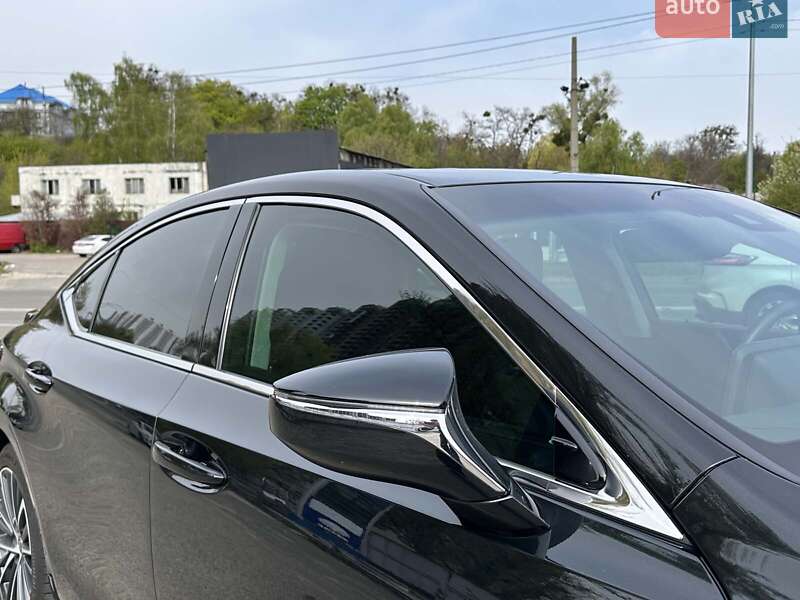 Седан Lexus ES 2023 в Києві