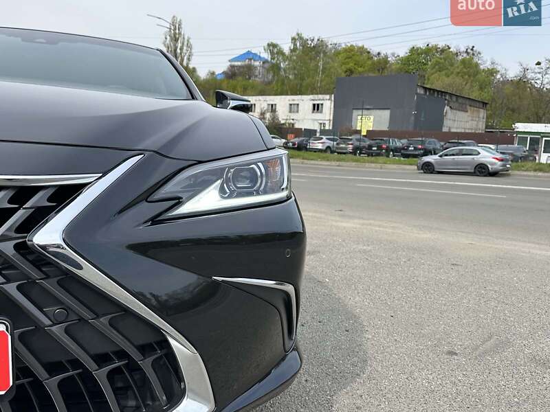 Седан Lexus ES 2023 в Києві