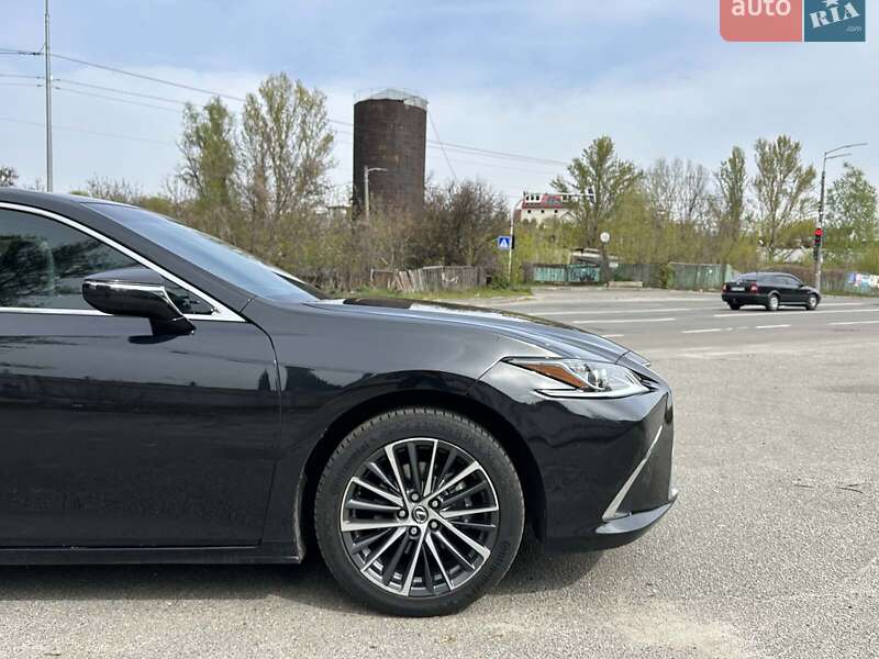 Седан Lexus ES 2023 в Києві