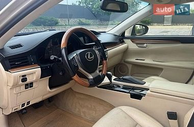 Седан Lexus ES 2012 в Тернополі