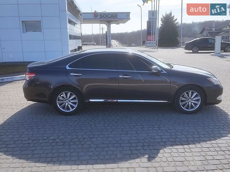 Седан Lexus ES 2011 в Львове