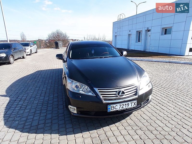 Седан Lexus ES 2011 в Львове