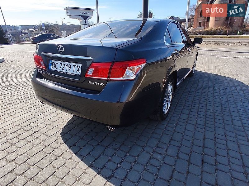Седан Lexus ES 2011 в Львове
