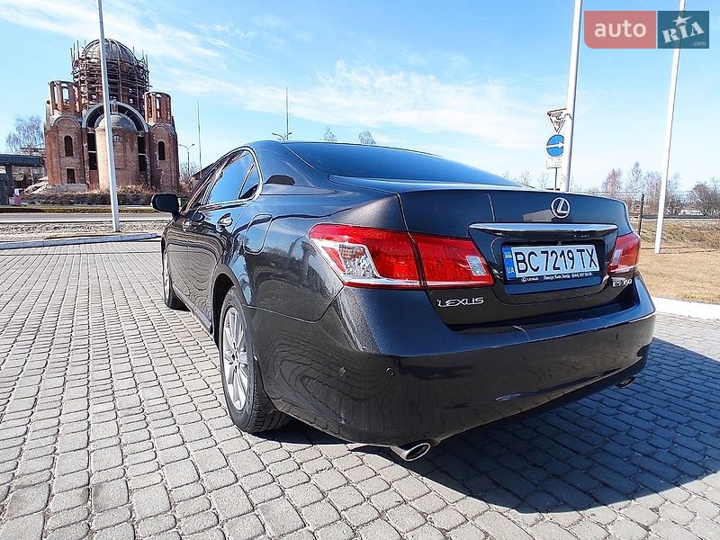 Седан Lexus ES 2011 в Львове