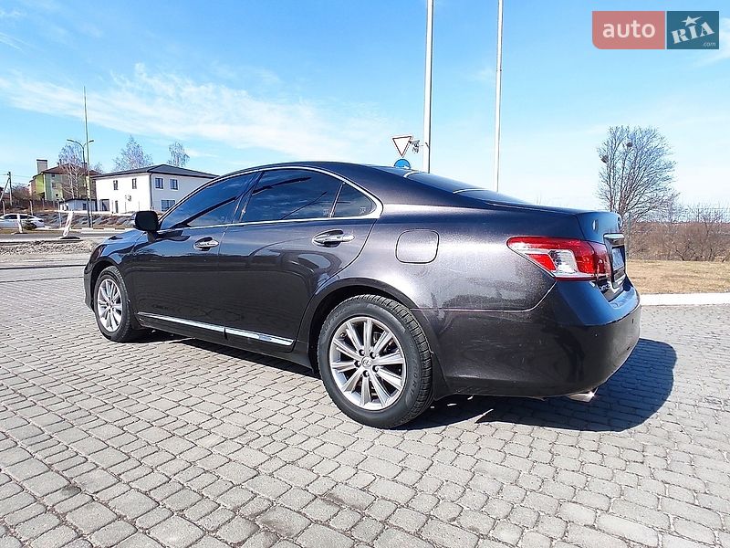 Седан Lexus ES 2011 в Львове