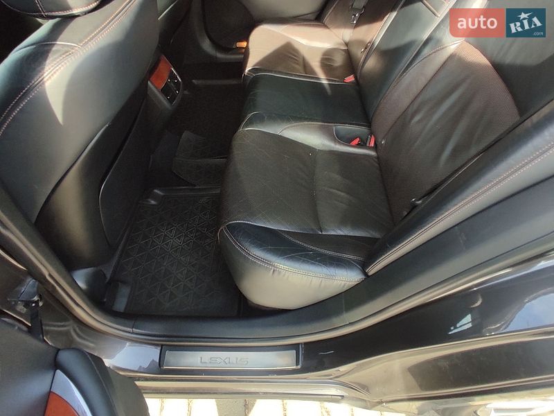 Седан Lexus ES 2011 в Львове