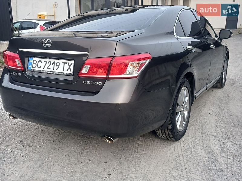 Седан Lexus ES 2011 в Львове