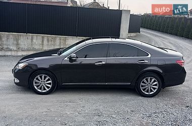 Седан Lexus ES 2011 в Львове