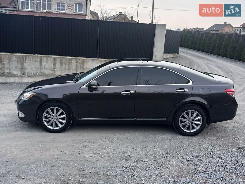 Седан Lexus ES 2011 в Львове