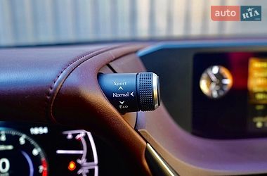 Седан Lexus ES 2019 в Львове
