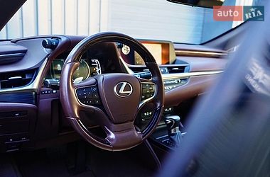 Седан Lexus ES 2019 в Львове