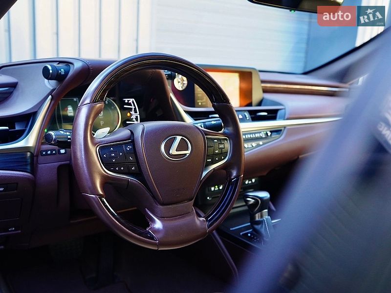 Седан Lexus ES 2019 в Львове