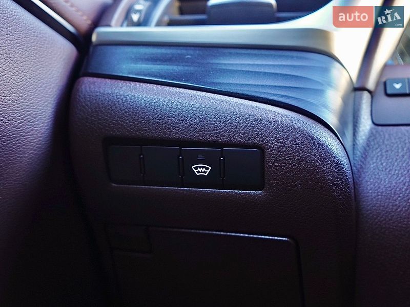 Седан Lexus ES 2019 в Львове